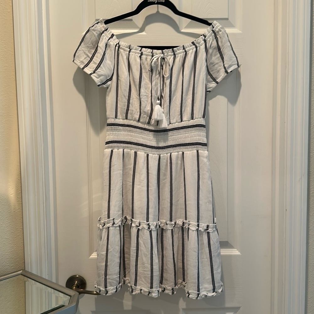 American eagle Spanish style off shoulder short dress